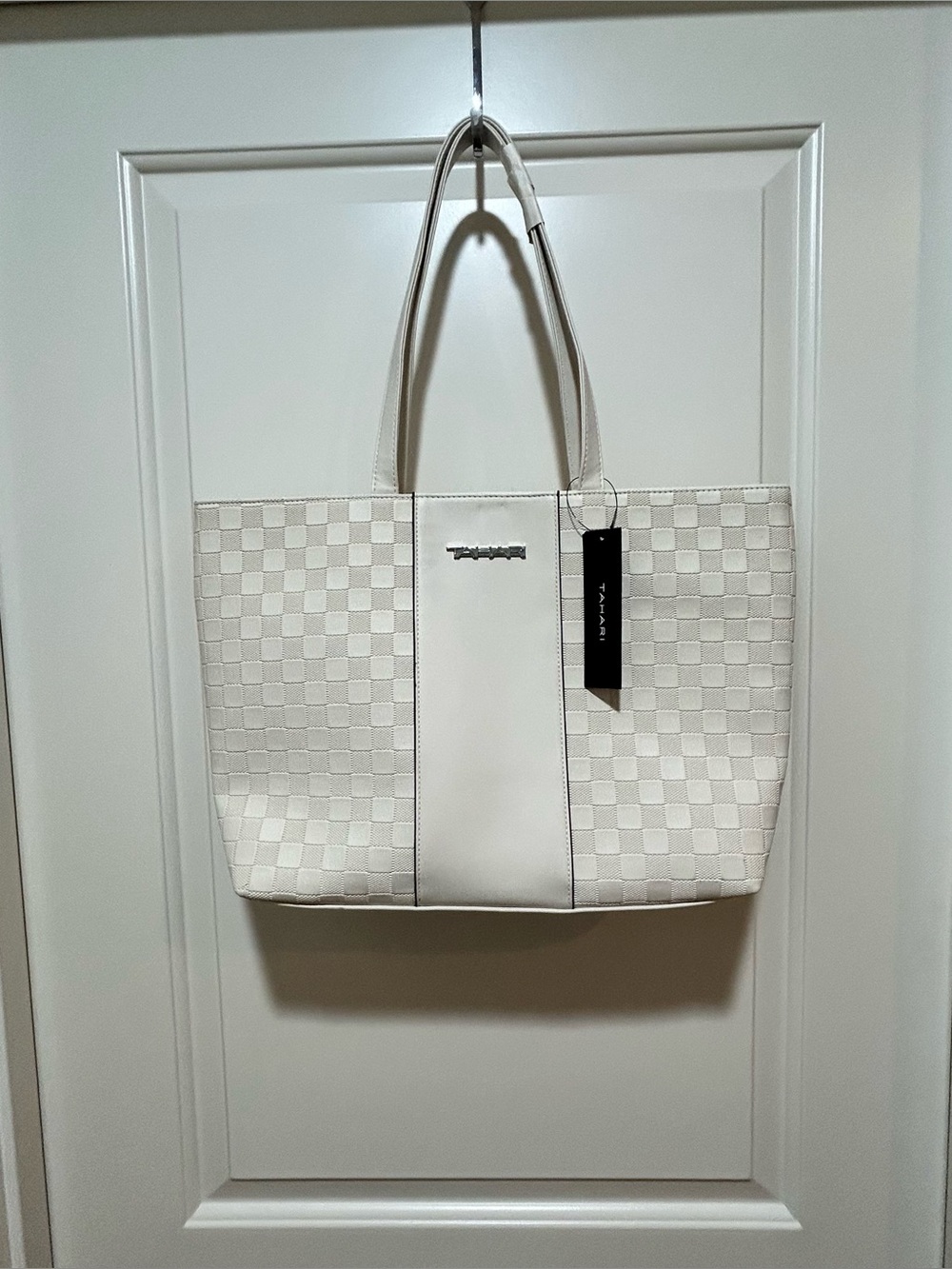 TAHARI Ivory Checkered NWT Tote with Center Panel. Bone “Shopper” Delta NICE